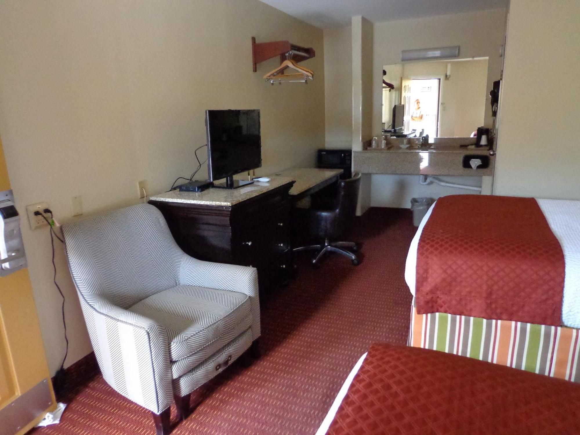 Economy Inn Express Warren Екстер'єр фото