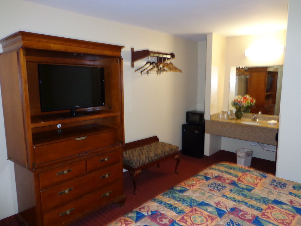 Economy Inn Express Warren Екстер'єр фото