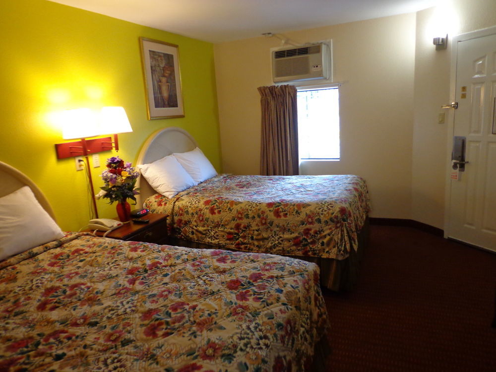 Economy Inn Express Warren Екстер'єр фото