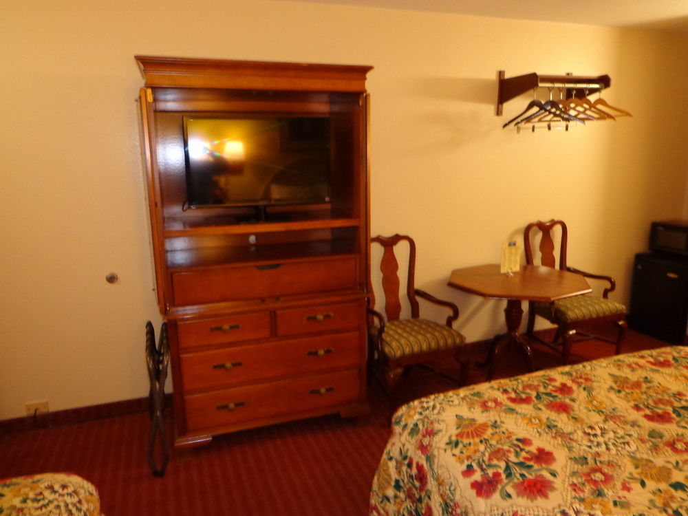 Economy Inn Express Warren Екстер'єр фото